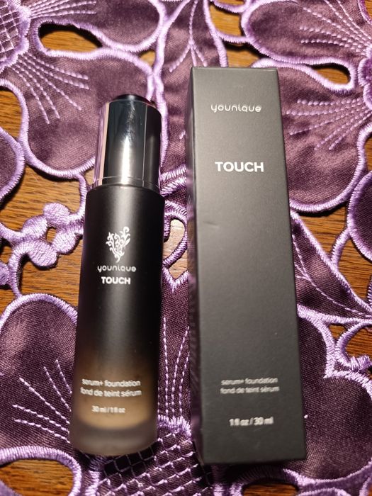 Podkład z serum od Younique