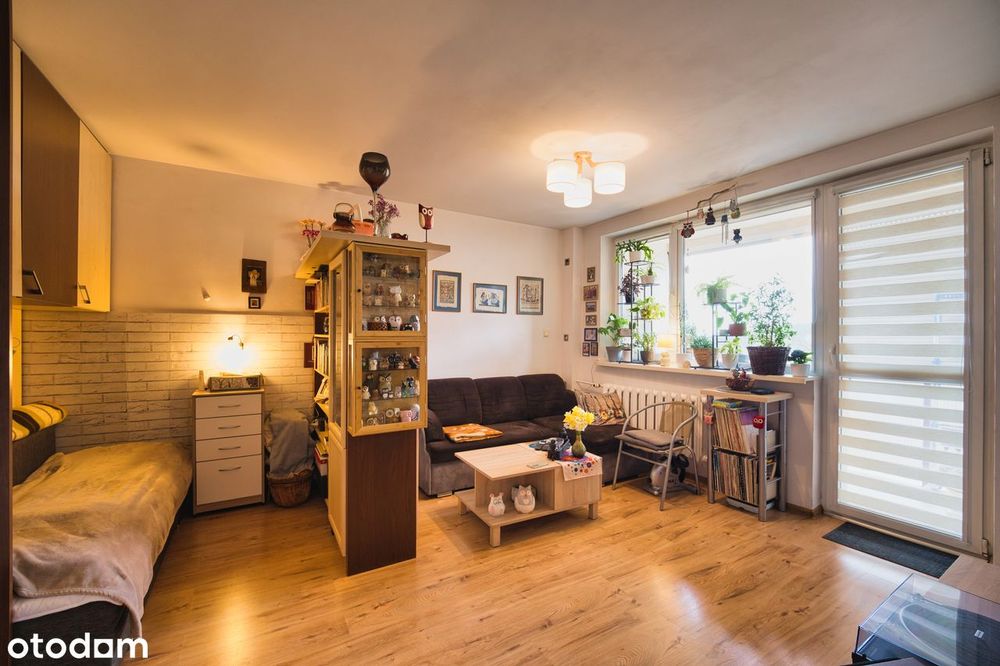 ładne zadbane M-2  35,30 m2  blok  II piętro loggia  oś. Osowa Góra