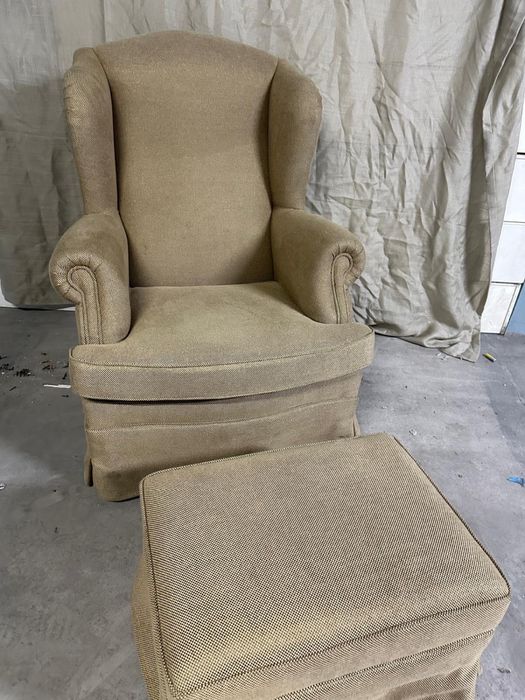 Poltrona Antiga , em otimo estado , como nova