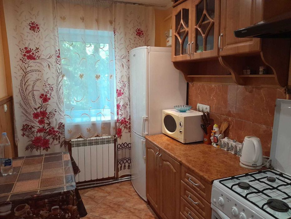 Будинок на березі Дністра в Заліщиках