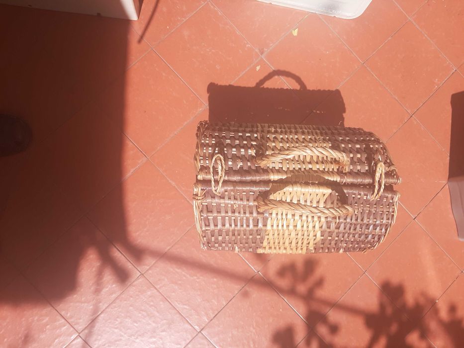 Cesto antigo construído em verga