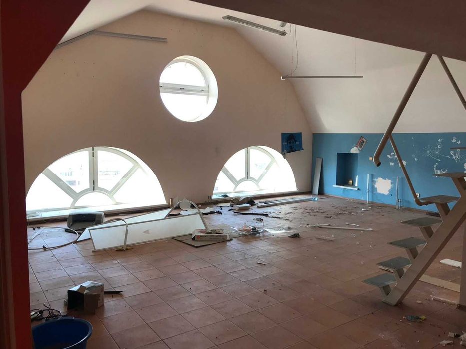 Видовий Loft-простір 92 м² з терасою , метро Мінська , Для офісу, студії або проживання. Без %.