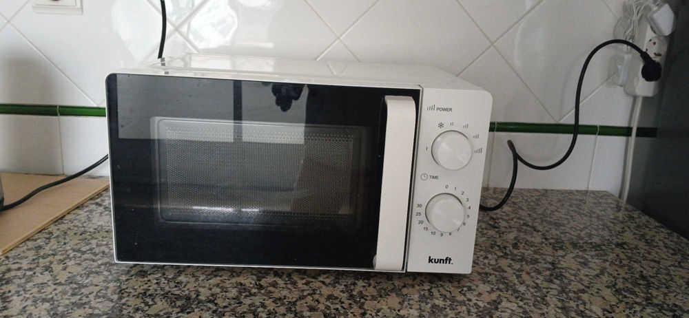 Microonda Kunft 20L