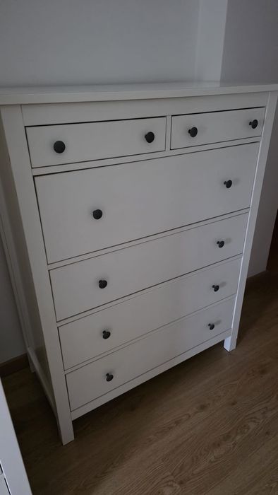Cómoda branca com 6 gavetas