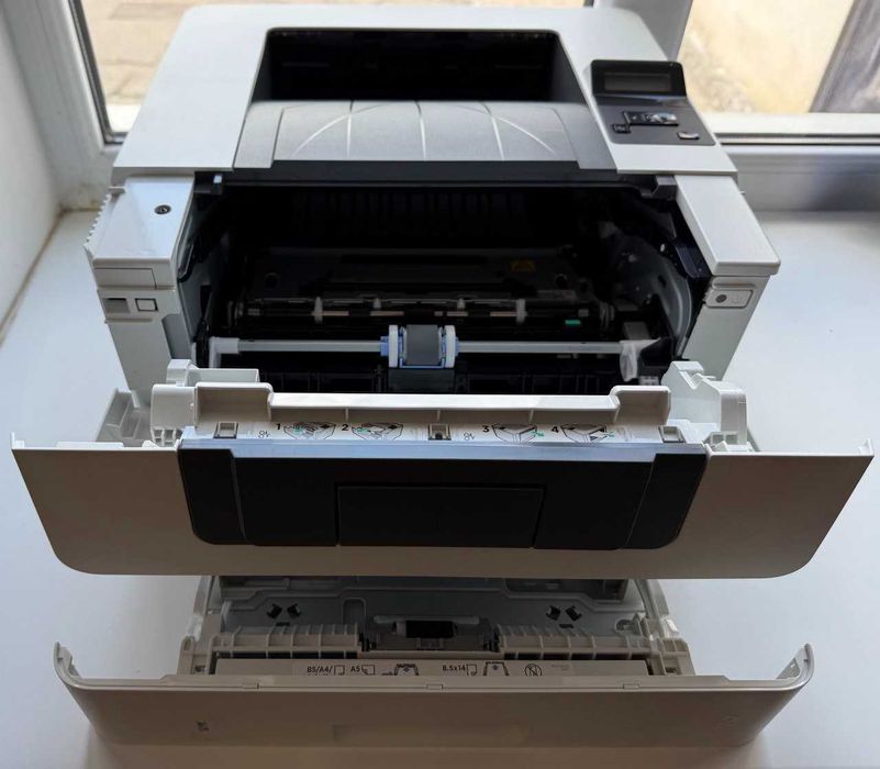 Принтер HP LaserJet Pro M404dn (без картриджа)| Майже новий
