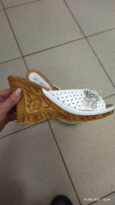 Продам жіночі шлепанці