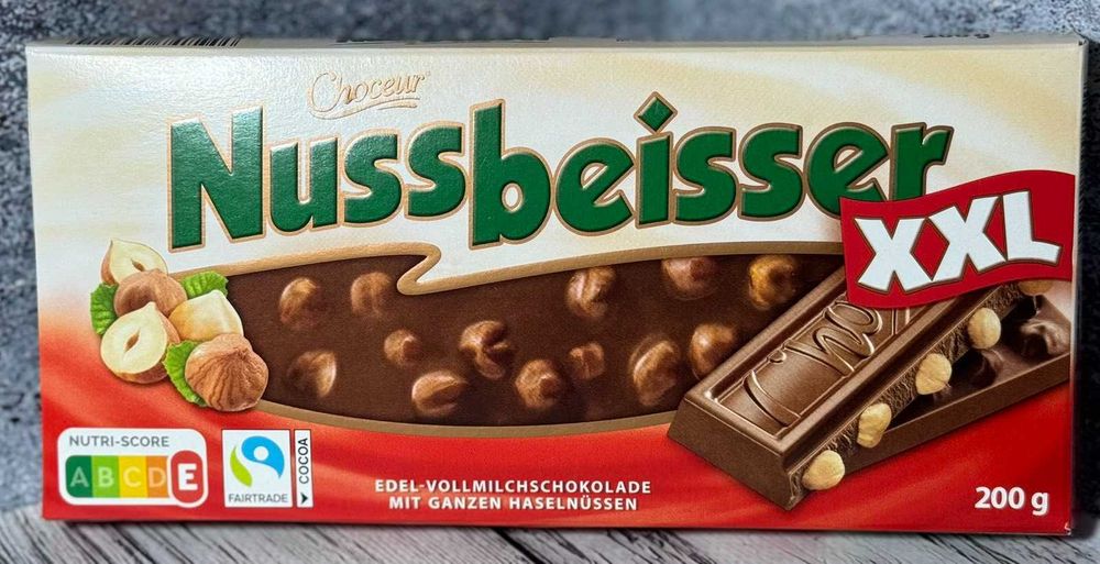 Акція Шоколад Choceur Nussbeisser молочний з горіхом 200г