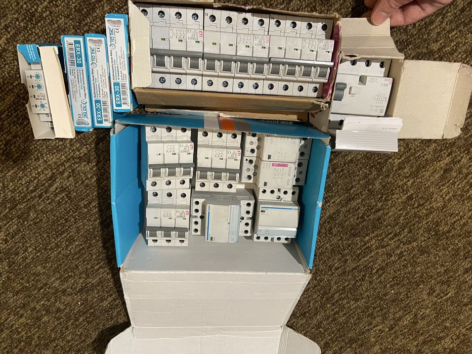 Автомати ETI,диф автомат ETI,контактори ETI HAGER,реле часу TENSE