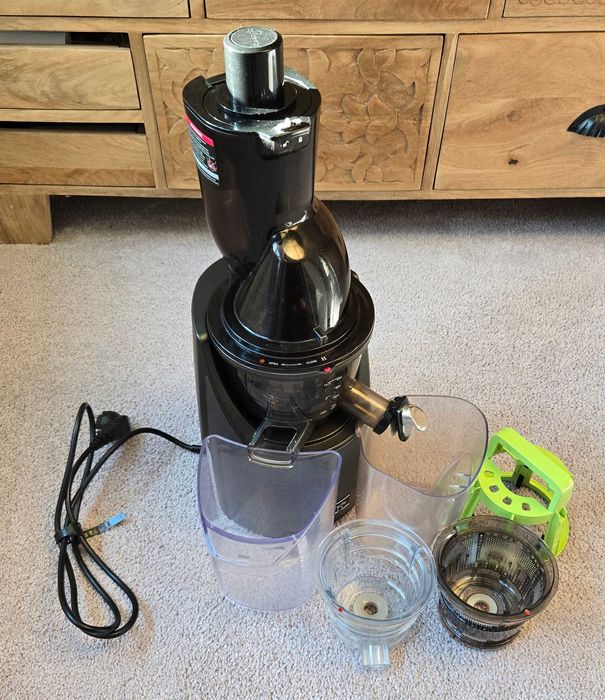 Kuvings evo820 wyciskarka wolnobrotowa_pojemniki