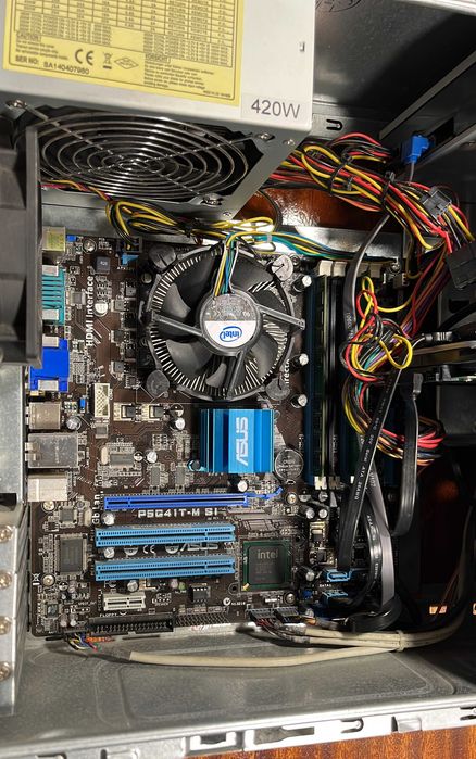 Conjunto PC Desktop + Monitor + Teclado + Rato + Cabos