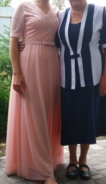 Гарна вечірня сукня