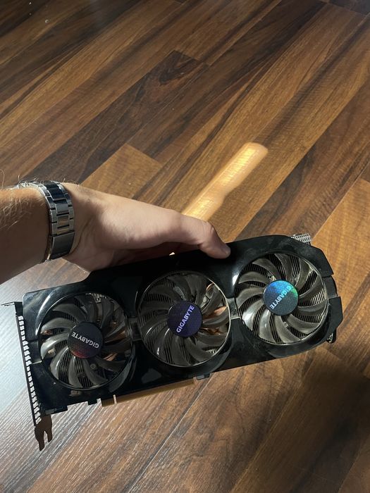 Karta graficzna Radeon HD7950 3GB