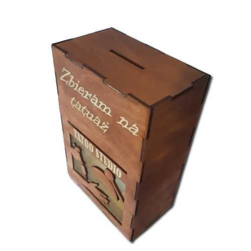 Skarbonka drewniana z okienkiem, zbieram na tatuaż, 18cm,grawer,kolory