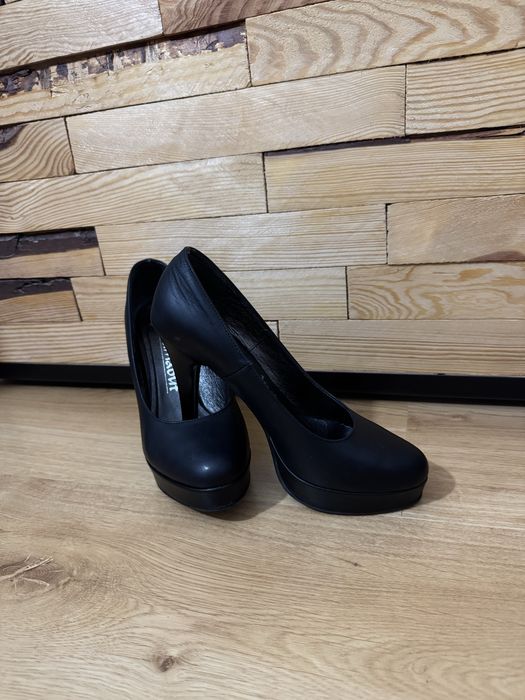 Buty damskie, czarne szpilki r. 38