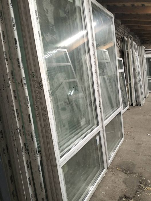 Окна панорамные глухие разных размеров.