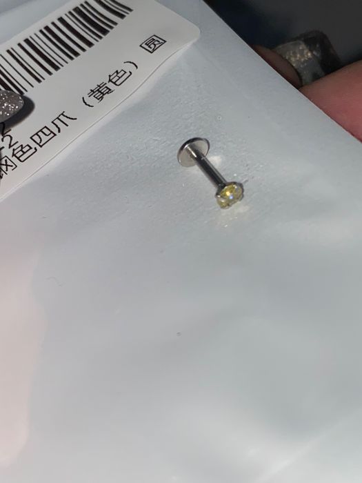 Сережки для пірсингу вуха хрящ козелок трагус  титан