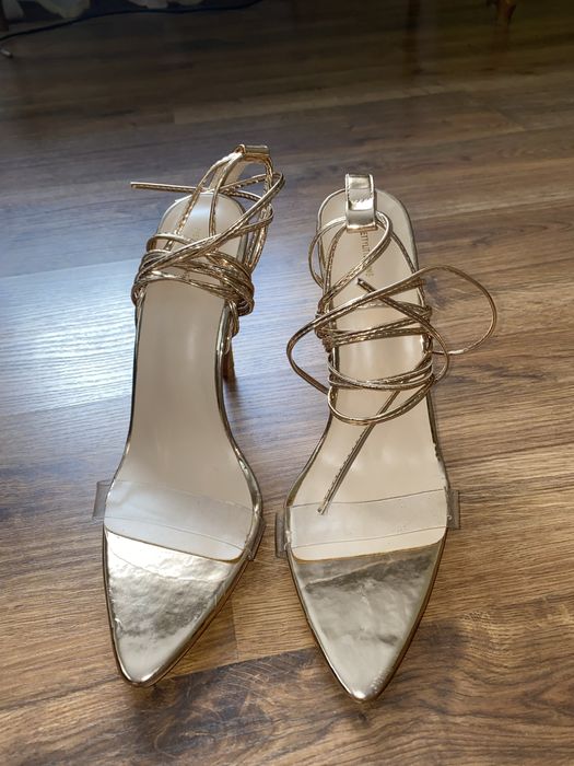 Шикарні босоніжки