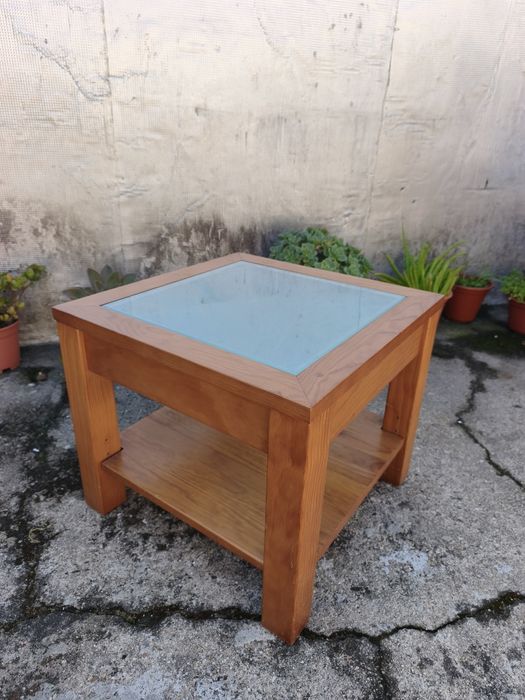 Mesa de Centro/Apoio com vidro