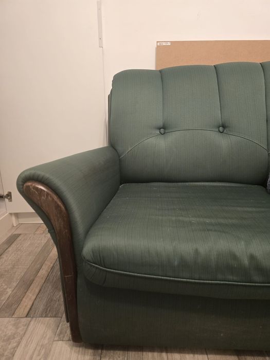 Sofá de tecido verde