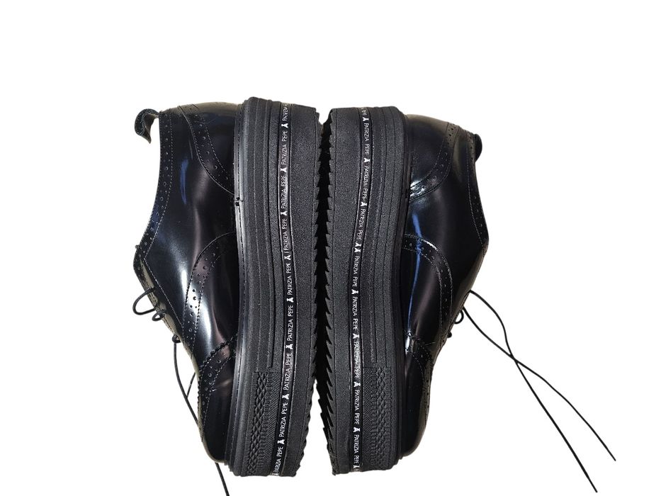 Patricia Pepe оксфорди,40 р,натуральна лакована шкіра.