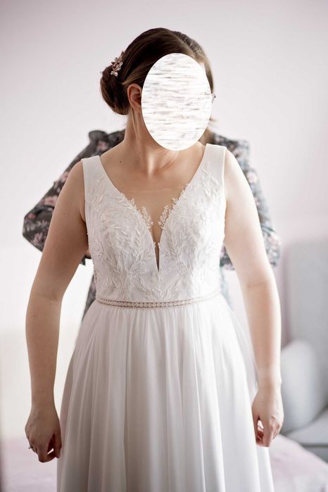 Suknia ślubna sezon 2023 rozmiar EU 40