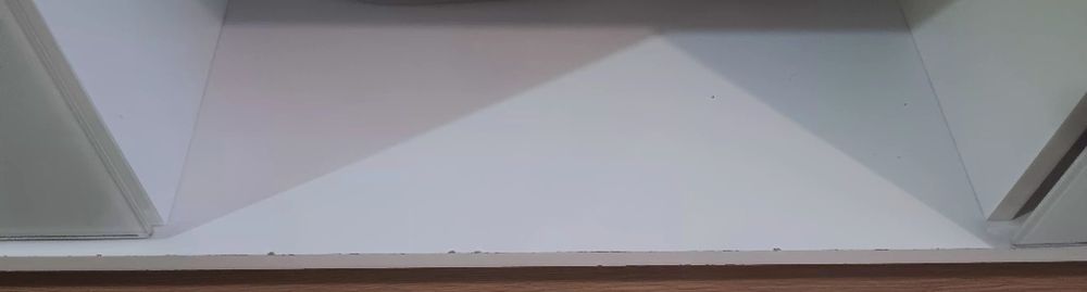 Móvel de TV lacado branco.