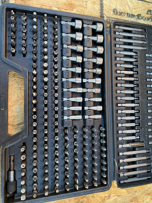 Універсальний набір біт на 208 предметів пластиковому кейсі