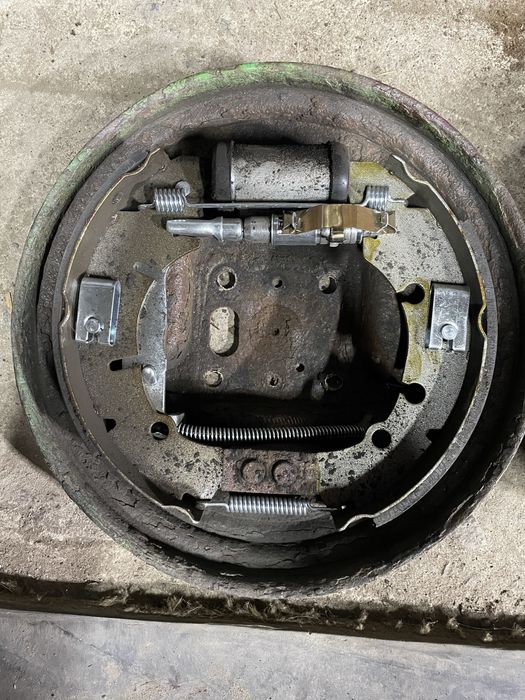Томозний механізм лів+прав Ford fiesta  (1522945, 1522959)