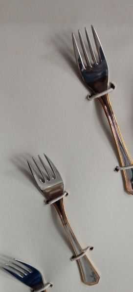 Prato para bolo com talheres