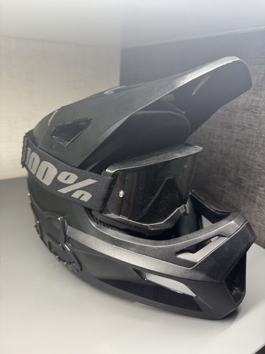 Kask fox rampage rozmiar YL i 100percent Strata 2 Okulary mozna kupic oddzielnie