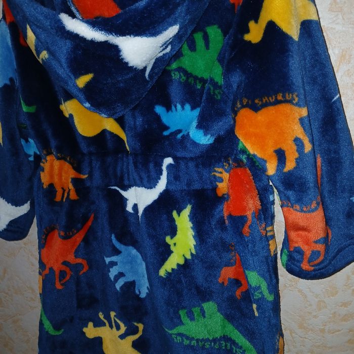 Халат "Дракоши" новий 2-3 роки.