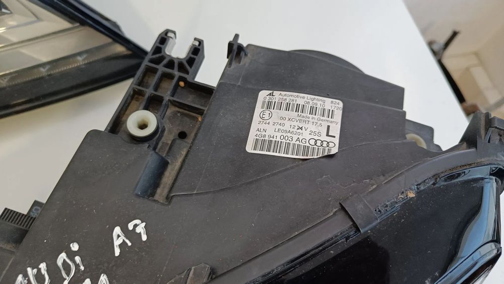Farol óptica direito xenon Audi A7 2011