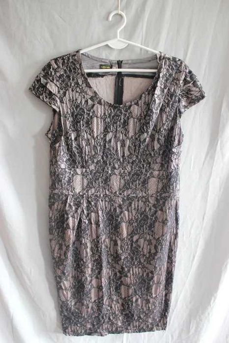 Czarna koronkowa sukienka wizytowa elegancka koktajlowa plus size