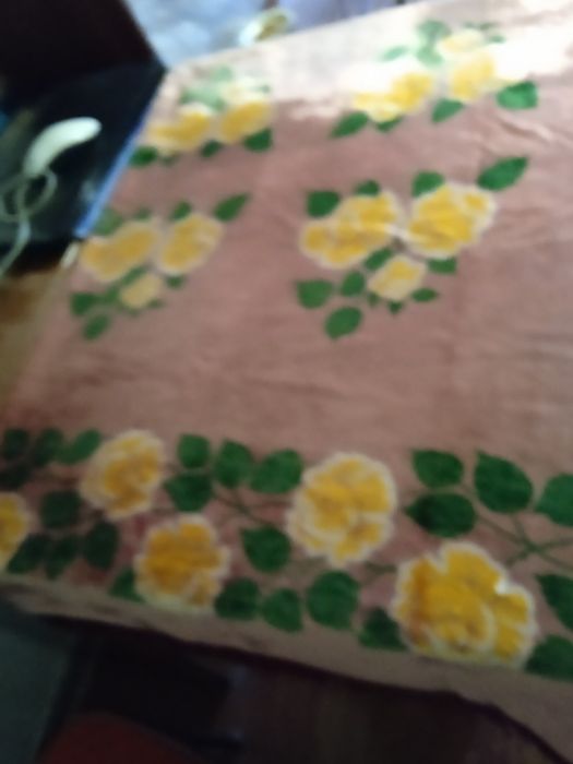 Скатерть бархатная б.у 2 м на 1.30 м