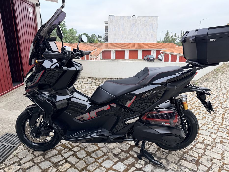Honda adv 350 Black night F/extras