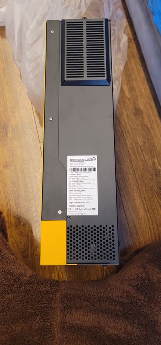 Инвертор гибридный 24 вольта 3.5 кВт 80А заряд