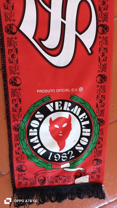 Cachecol dos diabos vermelhos 1982