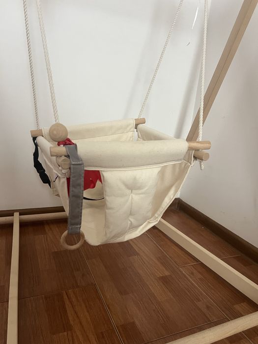 Гойдалка дитяча бежева