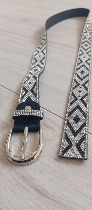 Pasek z cyrkoniami srebrny czarny 110 cm