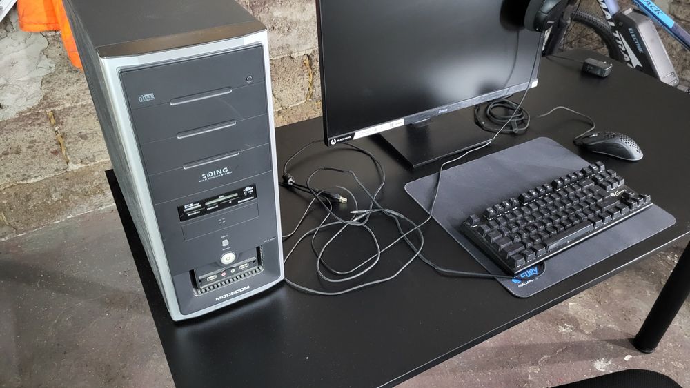 Sprzedam komputer + to co na zdjeciu