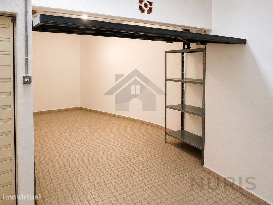 Garagem para Venda e Arrendamento Anual em Portimão