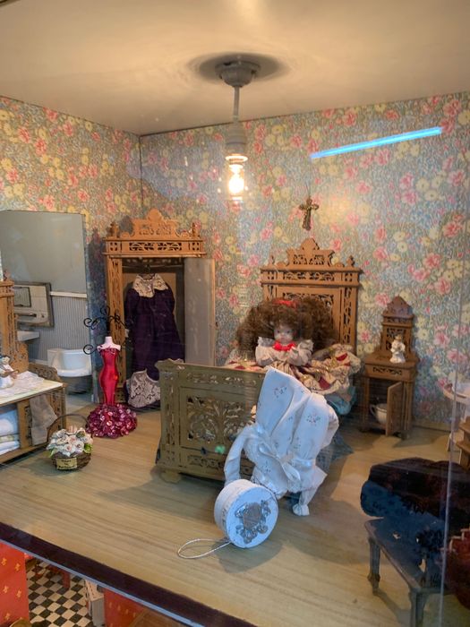 Casa de Bonecas Vintage com recheio, Bonecas e Móveis em miniatura