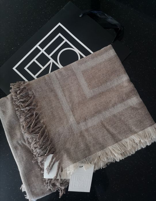 Шаль Toteme como