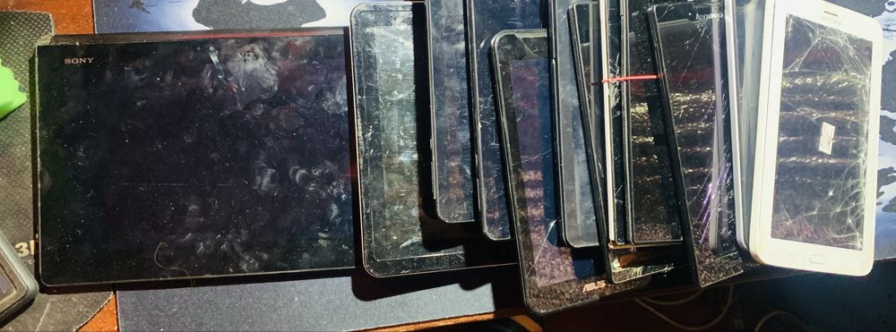 Продам планшеты лотом