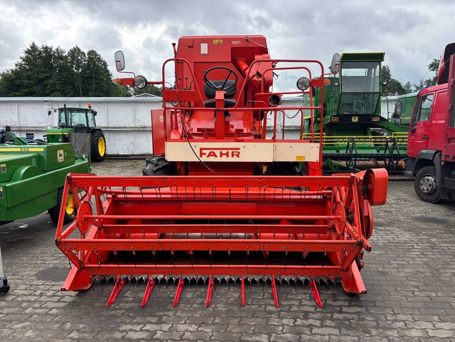 комбайн Deutz Fahr M600 з Німеччини.