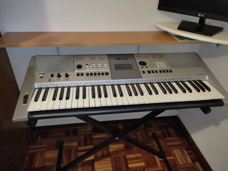 Vendo YAMAHA PSR-E413 — COMO NOVO | Excelente oportunidade!