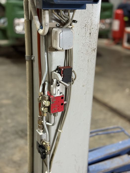 Гідравлічний підйомник 2.5 т для СТО Zippo