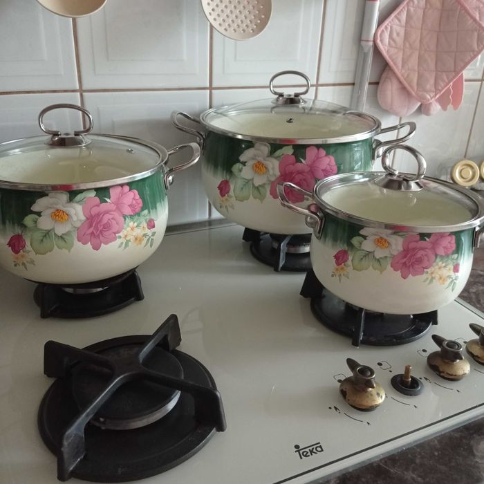 Eleganckie garnki retro emaliowane - 3 szt.