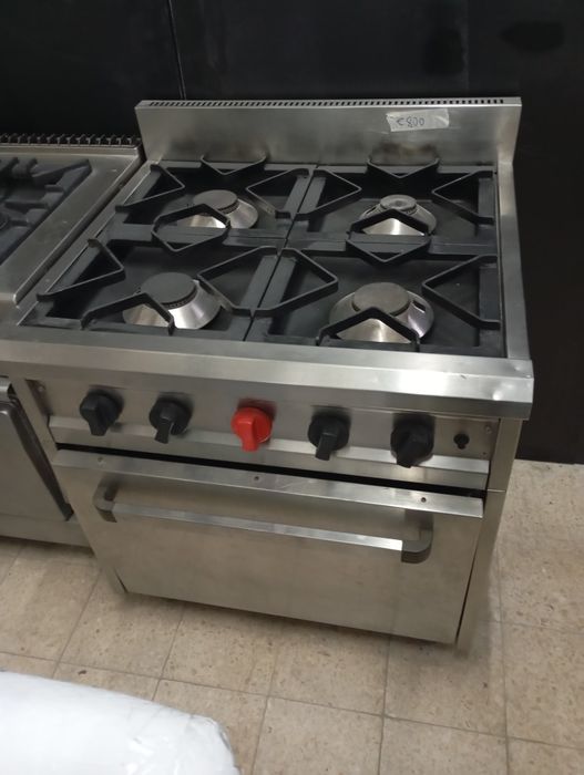 Fogão industrial com forno