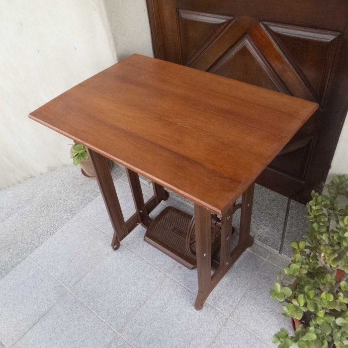 Mesa De Máquina De Costura - SINGER